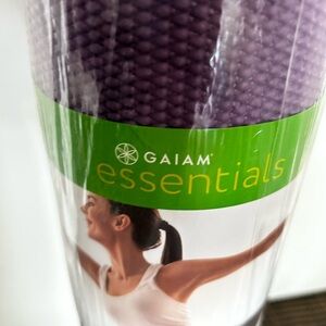 GAIAM purple Reversible Yoga Mat